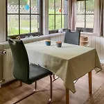 בית נופש 2 Bedroom Awesome In