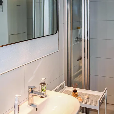 2 Bedroom Awesome In Holiday home