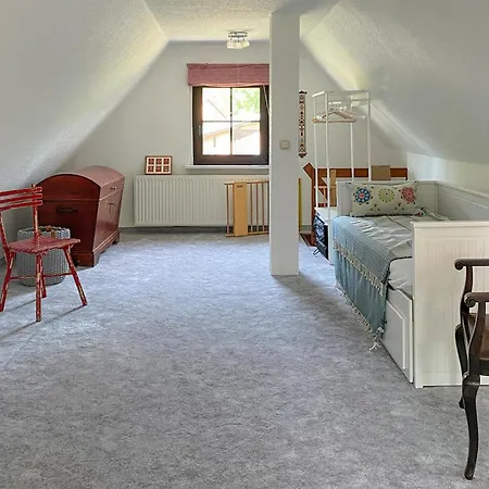 2 Bedroom Awesome In בית נופש Burg Stargard